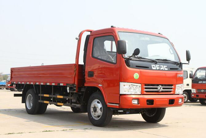 Zweite Hand-Dongfeng 4 Ton Cargo Truck 4x2 Jahr 2017 des Antriebs-Eimer-Transporter-LHD
