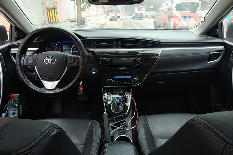 Benutzte Corolla-Auto-elektrische Hochgeschwindigkeitsautos mit Corollas 2021 1.2T S-CVT der Pionier-5 Tür-Limousine-Auto Sitzweißem Farbe4