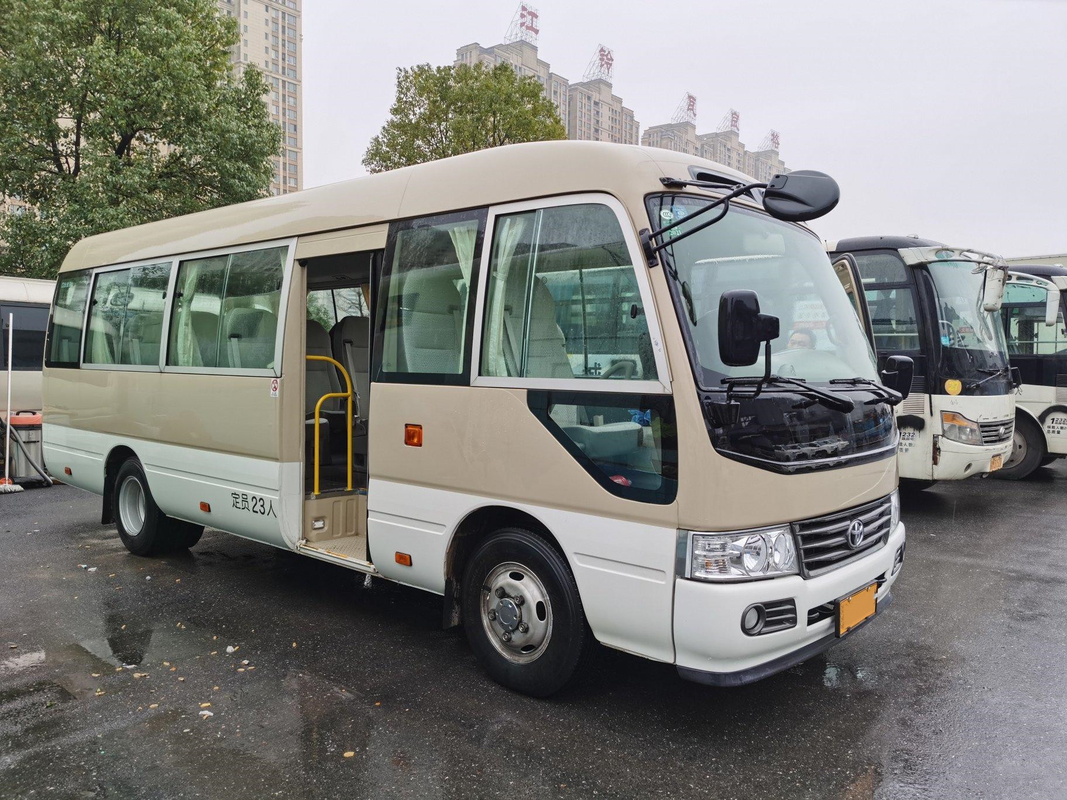 LHD zweites Handsitzer-kakifarbiger Bus Küstenmotorschiff-Bus Hino-Maschinen-23 mit Luxusa/c-system