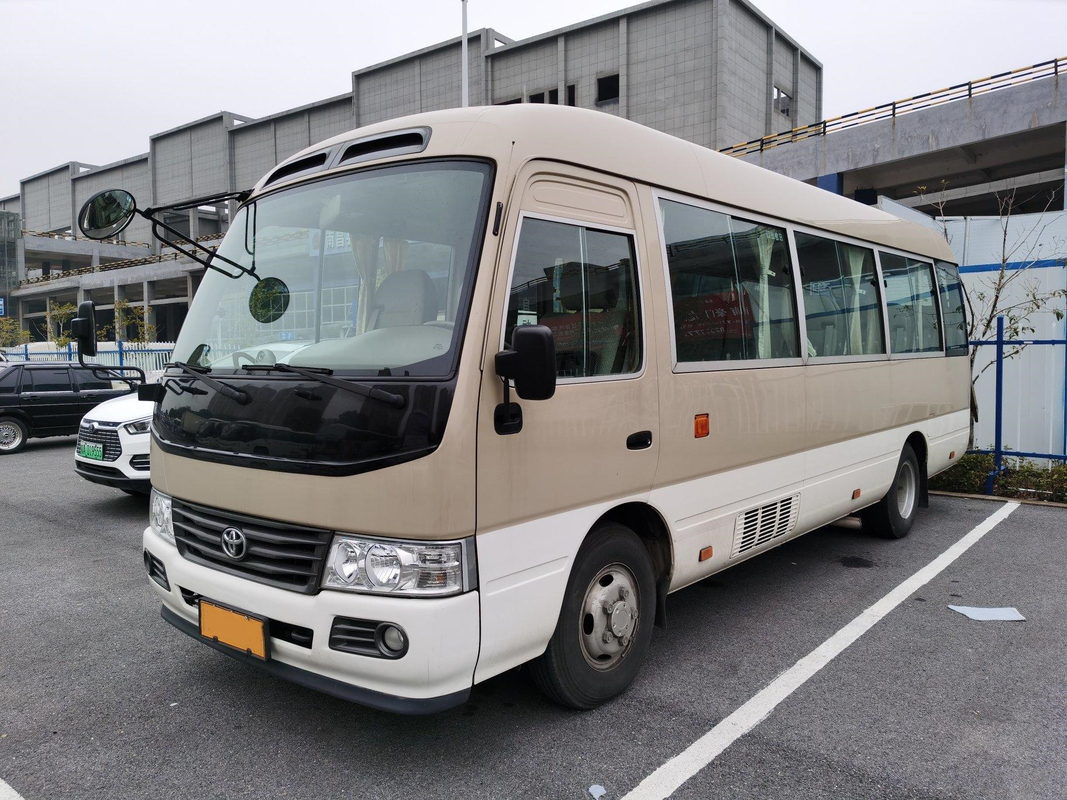 LHD zweites Handsitzer-kakifarbiger Bus Küstenmotorschiff-Bus Hino-Maschinen-23 mit Luxusa/c-system