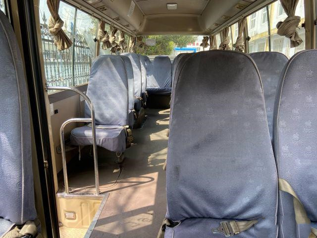 Benutzte benutzte Dieselhandbuch bearbeitete Tür Toyota-Küstenmotorschiff-Mini Buss im Jahre 2011 Jahr transportiert benutzten Luxusbus mit 23 Sitzen