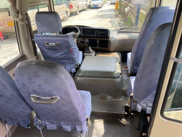 Benutzte benutzte Dieselhandbuch bearbeitete Tür Toyota-Küstenmotorschiff-Mini Buss im Jahre 2011 Jahr transportiert benutzten Luxusbus mit 23 Sitzen