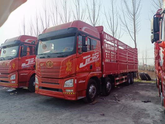 FAW verwendete 8x4 18 Ton Cargo Trucks With 12wheels, der in gutem Zustand für Fracht-Gebrauch verwendet wurde