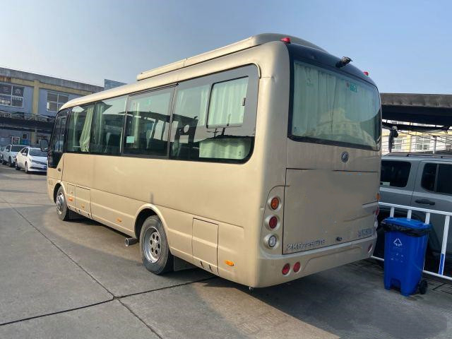 Zweite Hand Yutong ZK6728 transportiert benutzte goldene Farbe-Yuchai-Maschine transportiert den 28 Passagier-Trainer 2019-jähriges Bus In