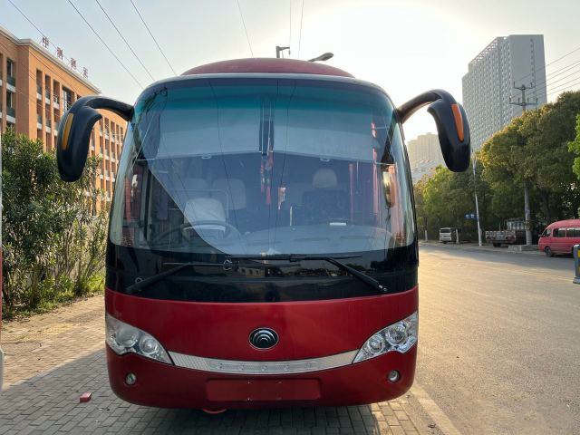 Rechte Trainer-Bus Luxurys 39seats Antriebs-Bus Yutong Zk6888 Stadt-Bus Yuchai-Maschine