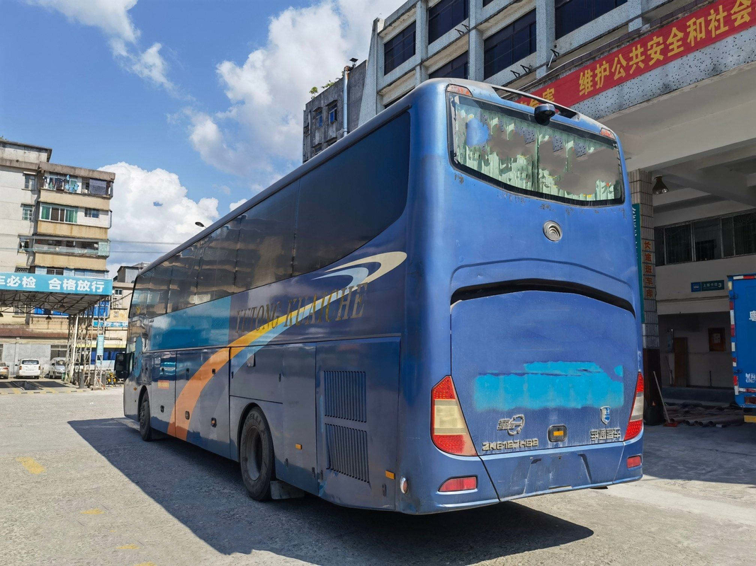 Yutong ZK6127 benutzte Tür-Airbag-Fahrgestelle-Luxuszweite Handbus Trainer-Bus 53seats zwei