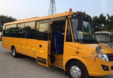 Alter gelber Schulbus DONGFENG, großes benutztes Modell des Trainer-Bus-LHD mit 56 Sitzen