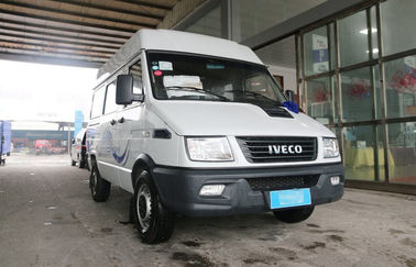 Weiße Iveco-Marken-benutzter und neuer Kleinbus 6 setzt 129 PferdestärkenDiesel2013-2018-jähriges