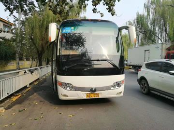 Reisende benutzte Yutong-Busse
